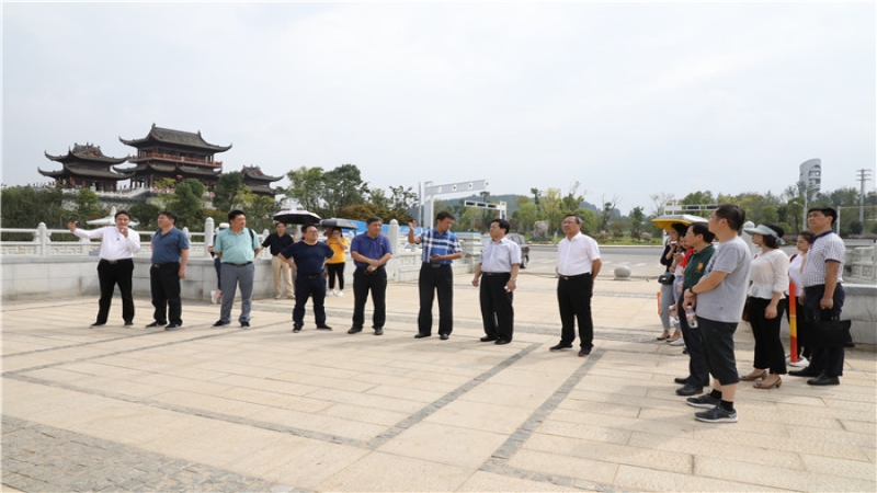 匠心智造 探索唐風(fēng)建筑營(yíng)造技術(shù)的無(wú)限可能 ▎公司領(lǐng)導(dǎo)一行視察貴州草塘“十二塘”項(xiàng)目